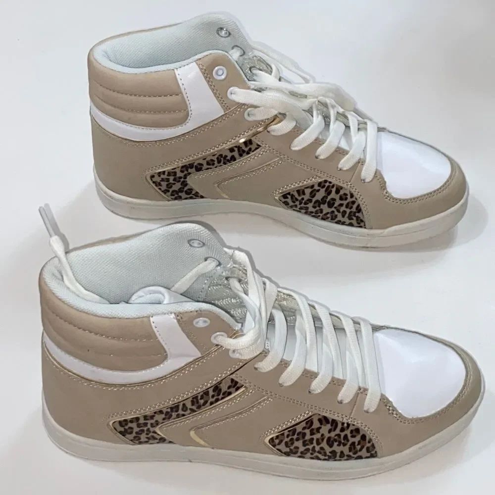 ATTITUDE WOMEN SHOES SIZE 10